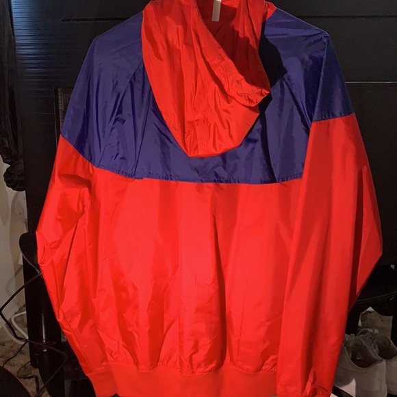 Nike windbreaker. - Picture 2 of 4